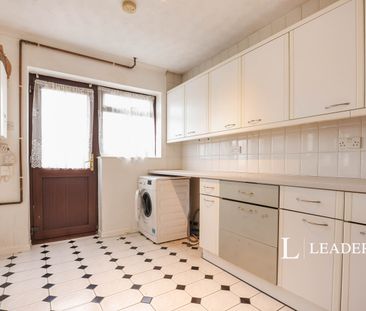 4 bedroom house to rent Strelley Avenue, NN3 - Photo 6