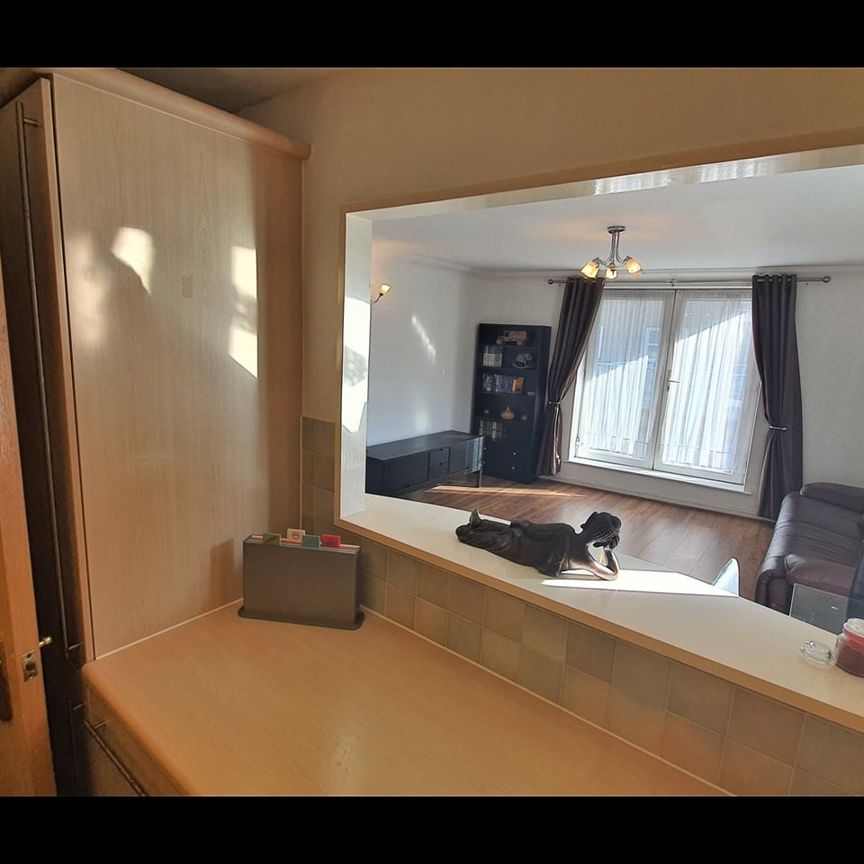1 Bed Flat, London, E14 - Photo 1
