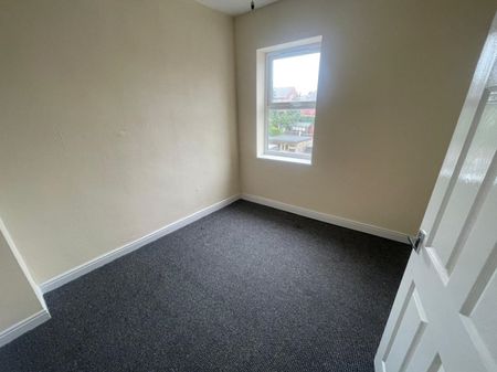 2 bed Terraced - To Let - Photo 3