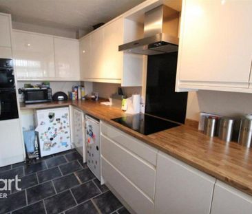 1 bedroom in a house share to rent - Photo 3
