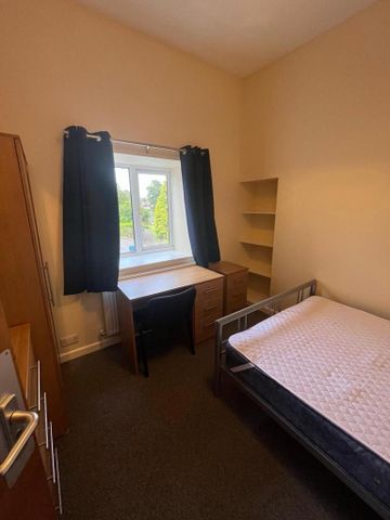 4 bedroom end of terrace house to rent - Photo 5