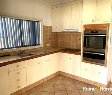 Stylish and Sophisticated - Photo 1