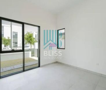 Single Row| Prime Location |Ready to Move-in - Photo 2