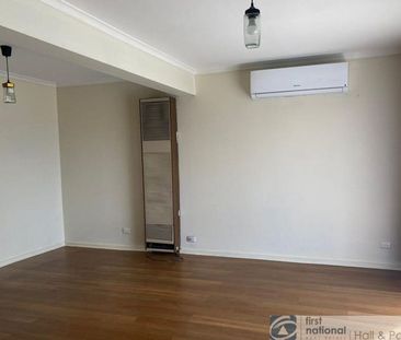 Low-Maintenance Lifestyle in a Prime Hallam Location - Photo 1