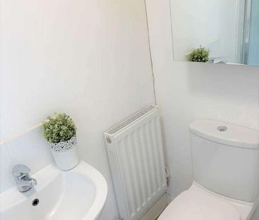 En-suite Room, On Board Street, Salford, M6 - Photo 2