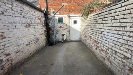 4 bedroom maisonette to rent - Photo 4