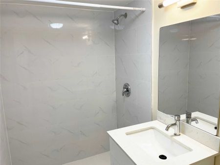 For Lease - 4 Gatsby Square, Brampton, Ontario - Photo 4