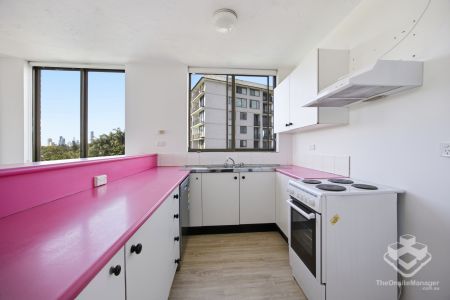 1 Bedroom Apartment with Golf Course & Skyline Views - Photo 4