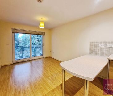 1 bedroom flat to rent - Photo 2