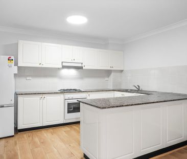 Oversized apartment with courtyard and separate balcony - Photo 5