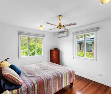 Beautifully Renovated Split-Level Home in Quiet, Leafy Pocket - Photo 5