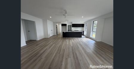 Stunning Family Home - Photo 2