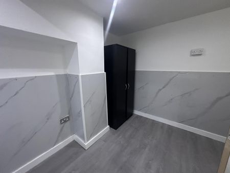 3 bedroom flat to rent - Photo 5