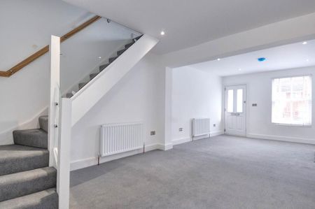 2 bedroom terraced house to rent - Photo 2