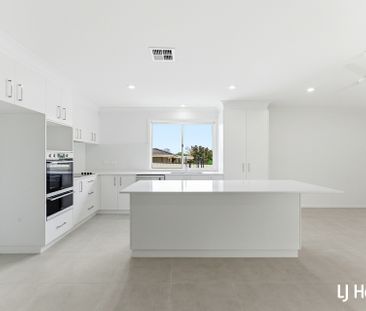 Stunning 4 Bedroom Renovation in Jerrabomberra - Photo 3