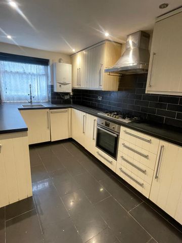 3 bedroom terraced house to rent - Photo 3