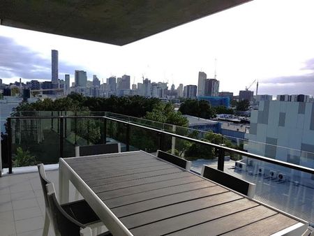 Fully furnished modern luxurious two bedroom apartment - Photo 3