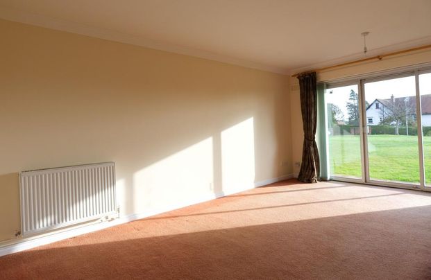 2 bedroom ground floor flat to rent - Photo 1