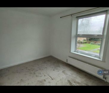 2 bedroom end of terrace house to rent - Photo 2