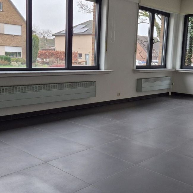 Gelijkvloers app. te huur in Merchtem voor € 900 met 2 slaapkamers - Foto 1