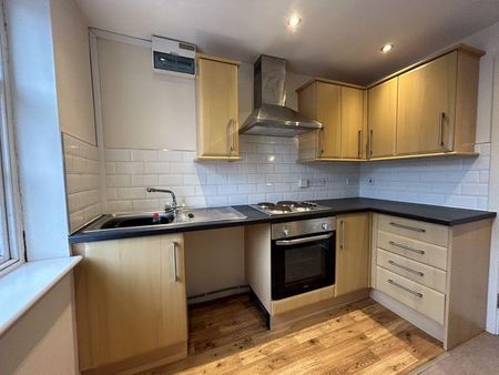 3 bedroom flat to rent - Photo 4