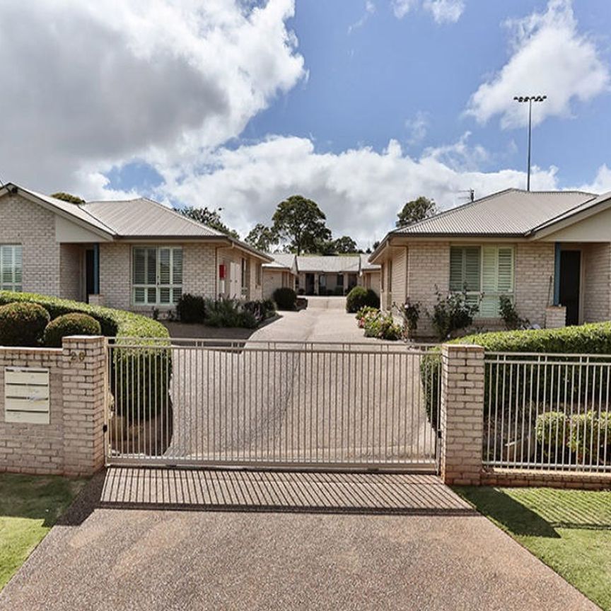 Immaculate Unit & Ideal Location&excl; - Photo 1