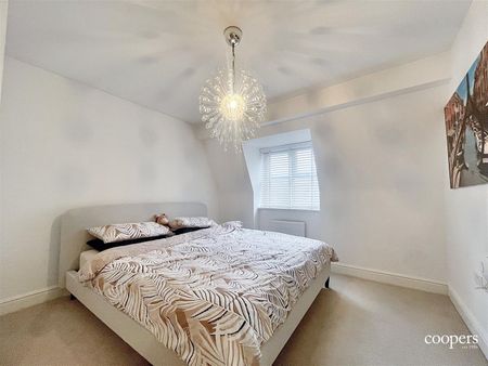 Truesdales, Ickenham, UB10 - Photo 4