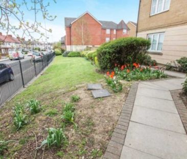 Price £1,800 pcm - Available Now - Part Furnished - Photo 2