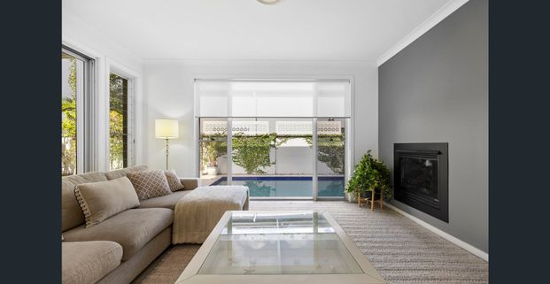 Family Home In Quiet Location! - Photo 1