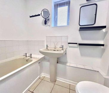 Linden Drive, Liss, Hampshire, GU33 - Photo 4