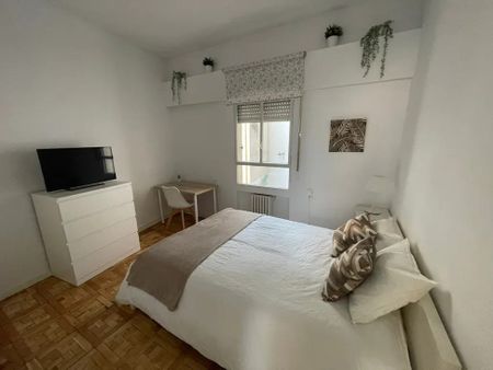 Calle de Bravo Murillo, Madrid, Community of Madrid 28020 - Photo 2