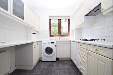 Kewferry Drive, Northwood, HA6 - Photo 4