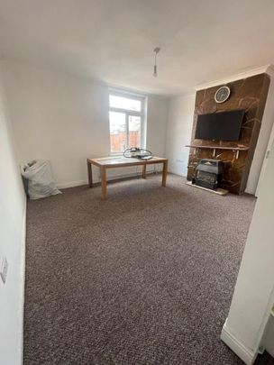 Room in a Shared House, Pennington Street, LS6 - Photo 1