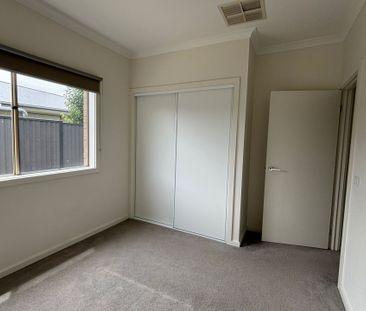 Affordable Family Living in Roxburgh Park - Photo 3