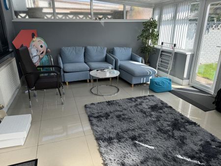 4 bedroom semi-detached house to rent - Photo 2