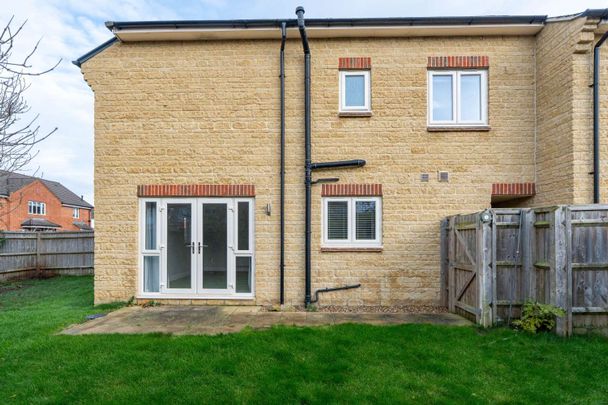 Mercer Gardens, Faringdon, Berkshire, SN7 - Photo 1