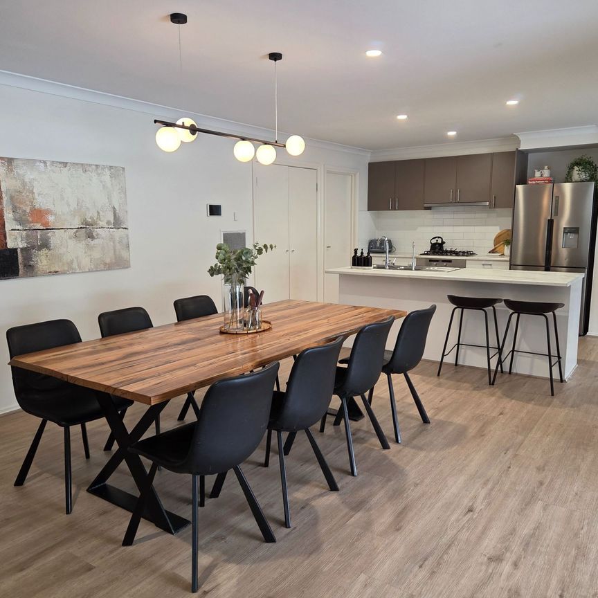 Fully Furnished Family Home - Photo 1