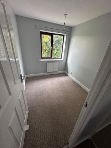 3 bed Terraced - To Let - Photo 4