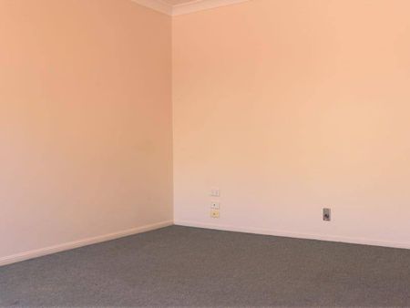 Fantastic 2 Bedroom Brick in a Perfect Location - Photo 3
