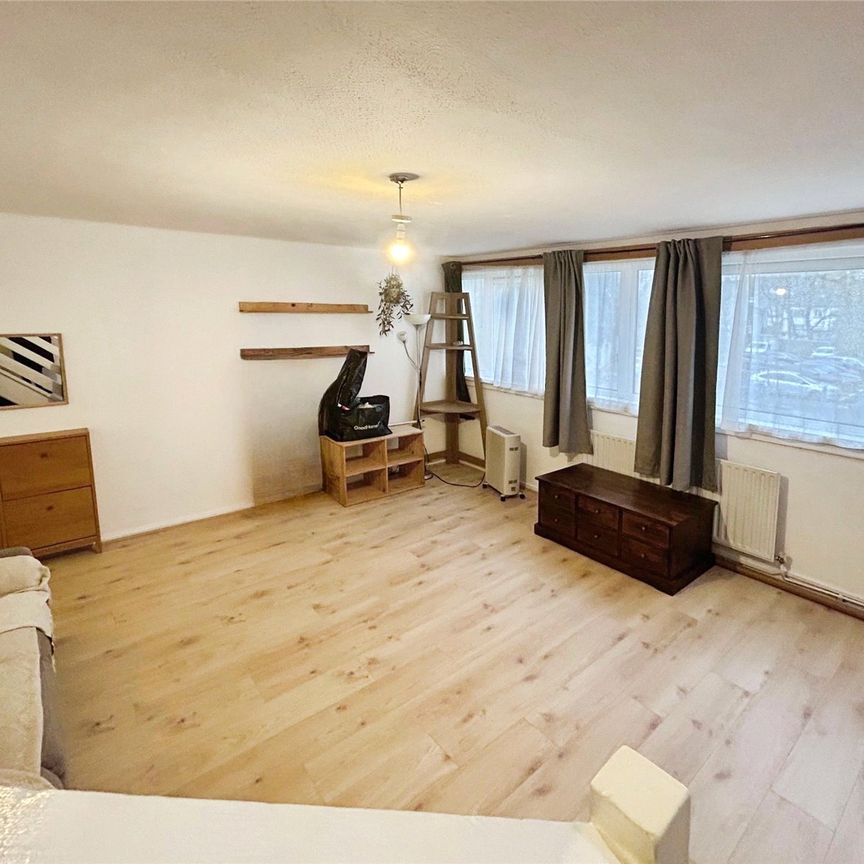 Pelican Estate, London, SE15 5AS - Photo 1