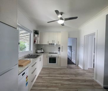 Stylish 2-Bedroom House in Central Dubbo - Photo 3