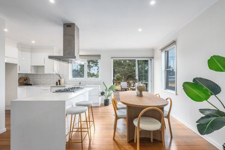 Stylish Living, Outstanding Entertaining - Photo 4