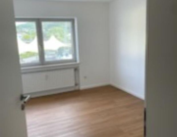 Betzdorf, Fußgängerzone, helle 3-ZKB Wohnung, ohne Balkon, mit Aufzug im Haus, nur an Selbstzahler. - Foto 1