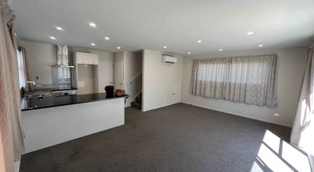 Modern Three-Bedroom Townhouse in Riccarton - Photo 2