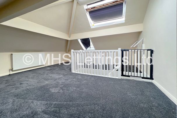 4 Bedroom Semi-Detached House for rent in Carr Manor Avenue - Photo 1