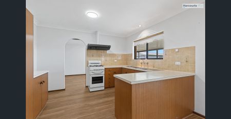 Lovely three bedroom home for rent in Hallett Cove - Photo 4