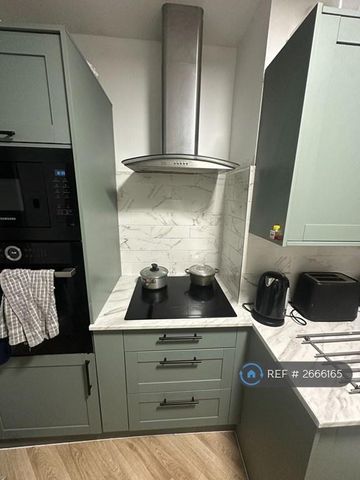 1 bedroom in a house share to rent - Photo 3