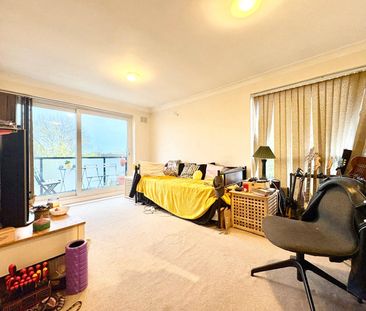 Peregrine Road, Sunbury-On-Thames Peregrine Road, Sunbury-On-Thames - Photo 1