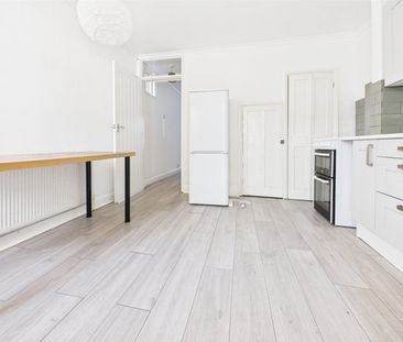 Holly Road, Hounslow, TW3 - Photo 6