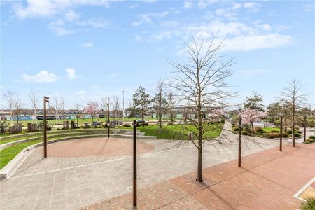 A well presented two bedroom apartment located in Edwin House part of Berkeley Homes - The Green Quarter. - Photo 3